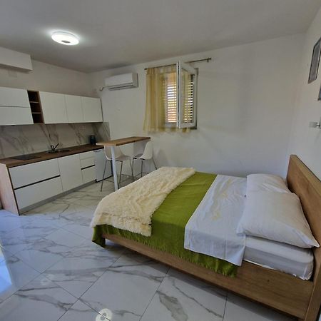Sunce Apartamento Vrbnik Exterior foto